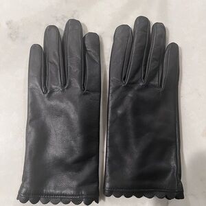 Pair of size small Black Banana Republic Cashmere-Lined Leather Gloves
